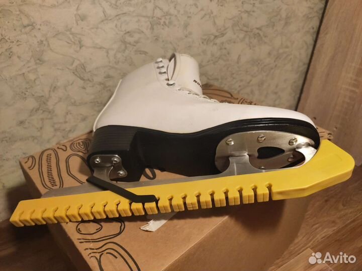 Коньки фигурные женские Emily Nordway 38