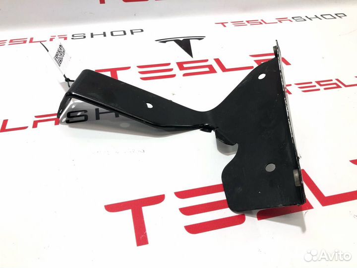 Кронштейн крепления защиты днища Tesla Model X