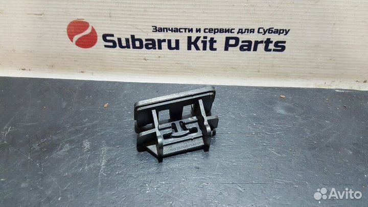 Кронштейн боковой накладки левый Porsche Cayenne