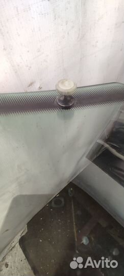 Стекло передней двери Audi 100 C4