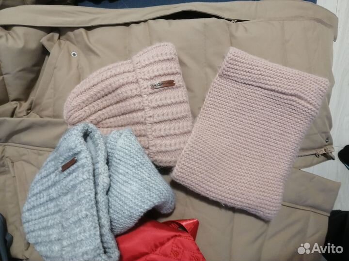 Женская одежда. Много