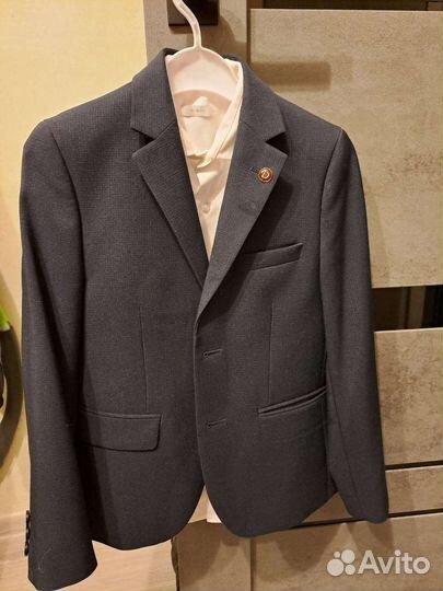 Школьный пиджак и рубашка