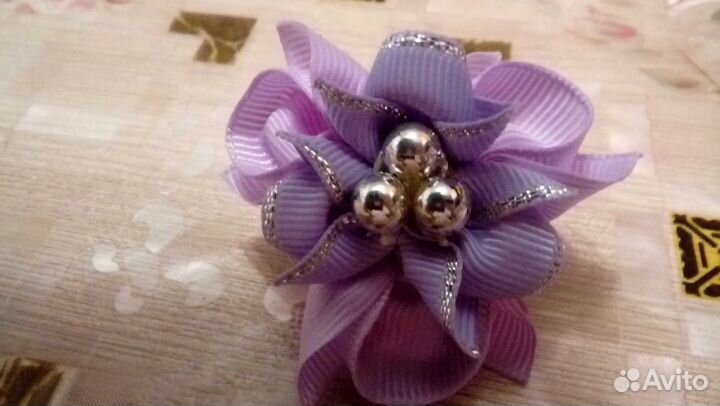 Резинка для волос из лент, заколки