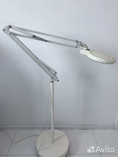 Лампа лупа настольная и напольная на колесиках