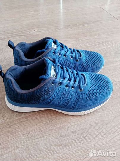 Кроссовки на мальчика, размер 34. Состояние идеаль