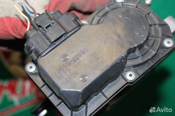 Дроссельная заслонка Toyota Avensis AZT251 2AZ-FSE