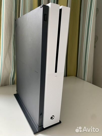 Xbox one s 1tb с играми + kinect