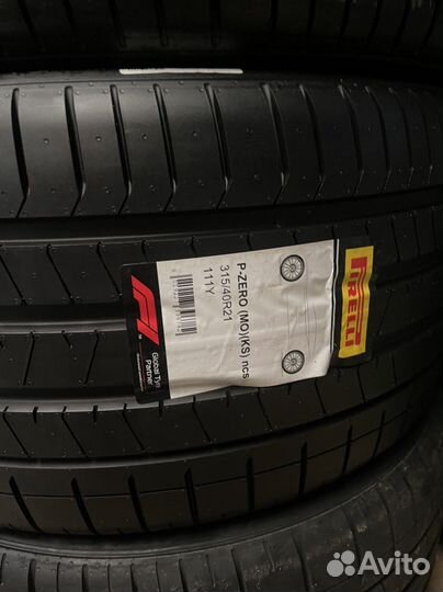 Pirelli P Zero PZ4 275/45 R21 и 315/40 R21