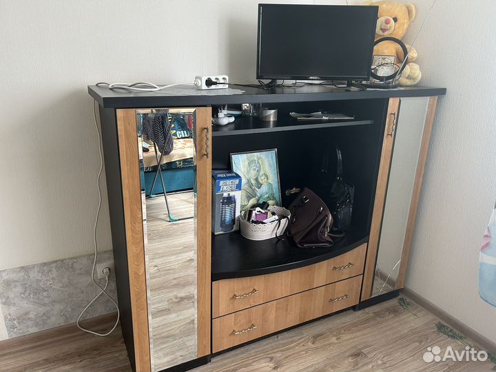 Полка под телевизор