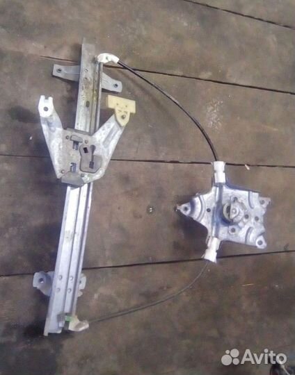 Стеклоподъемник задний левый правый Primera P11