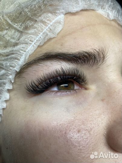 Модель на наращивание ресниц