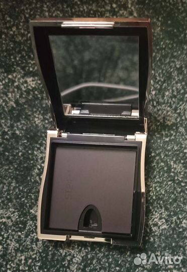 Футляр для декоративной косметики с кристаллом