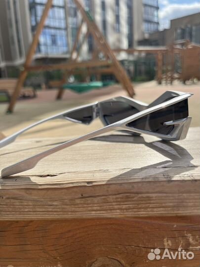 Солнцезащитные очки prada