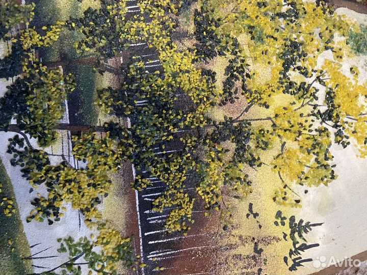 Картина из камня на спиле дерева