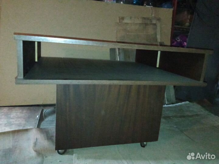 Журнальный столик на колесах бу