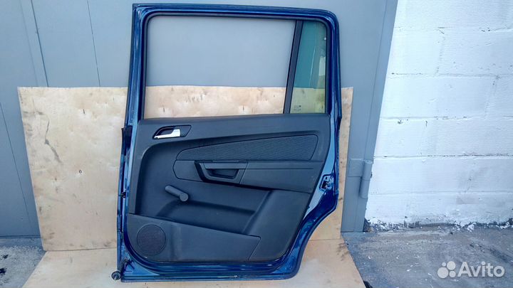 Дверь задняя правая на Опель Зафира Б