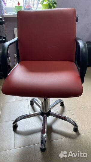 Кресла и тележки парикмахерские