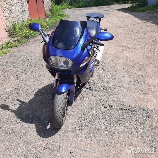 Мотоцикл спорт-туризм dukati ST2