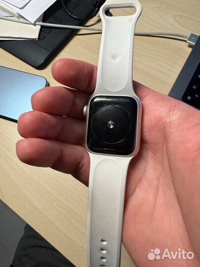 Apple Watch SE (1-го поколения)