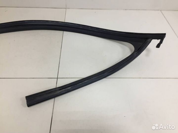 Уплотнитель стекла двери Volkswagen Taos 2020