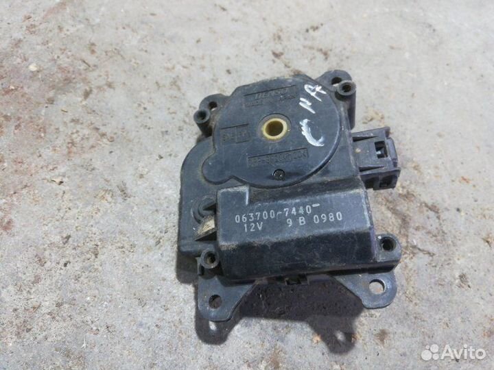 Сервопривод заслонки печки Toyota Opa 2000