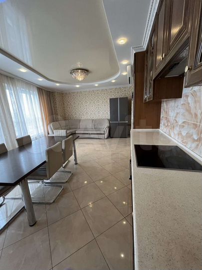 3-к. квартира, 120 м², 12/25 эт.