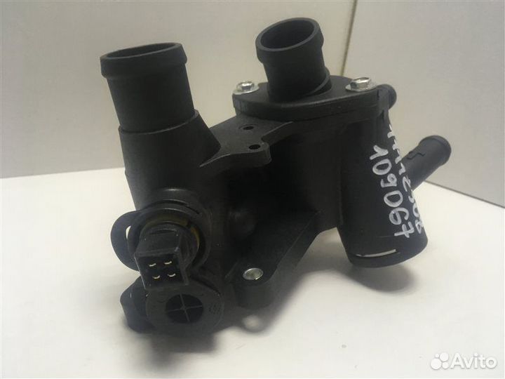 Фланец системы охлаждения Volkswagen Golf