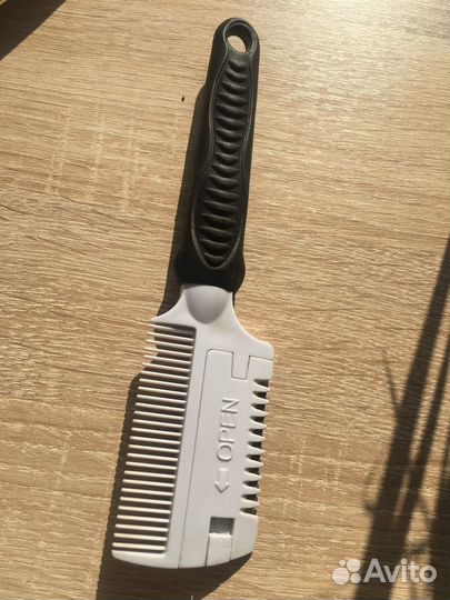 Разные расчески и пуходерки для животных