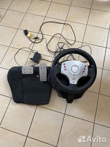 Игровой руль с педалями