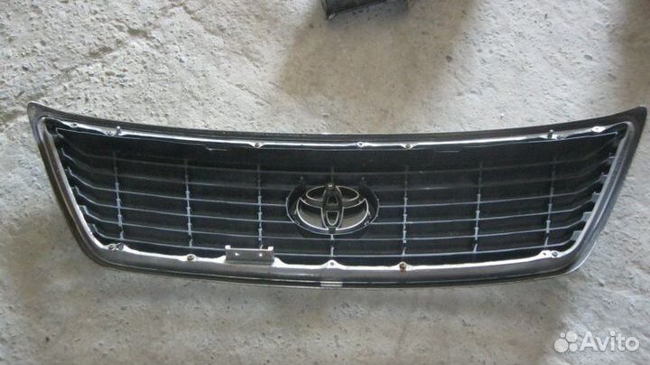 Решетка радиатора Toyota Celsior UCF30 3uzfe