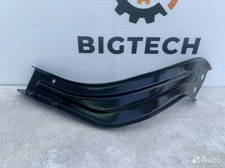 Кронштейн фары правый Mercedes W212 A2126200285