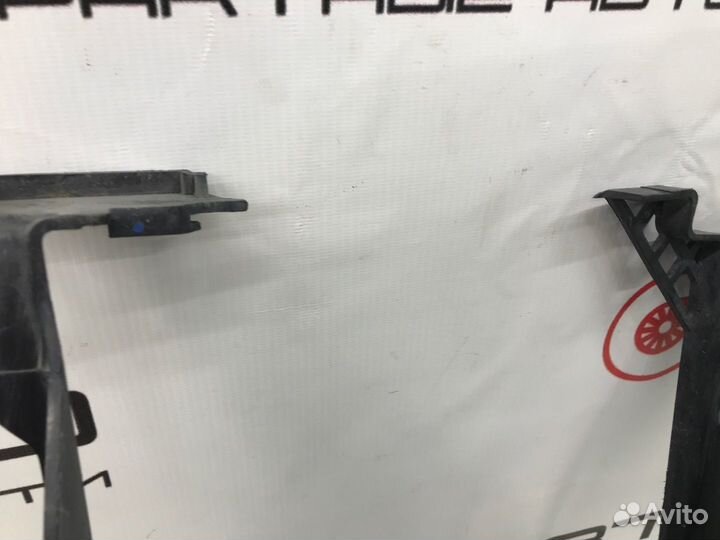 Б/У диффузор интеркулера передний Land Rover Range