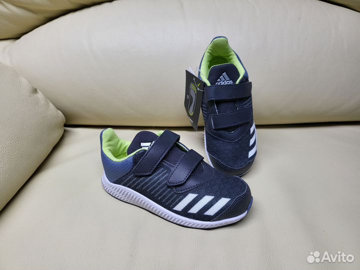Кроссовки Adidas новые детские 27 р
