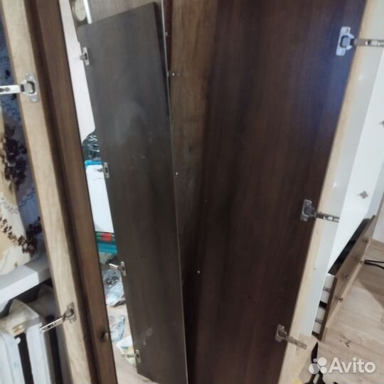 Шкаф распашной практически новый