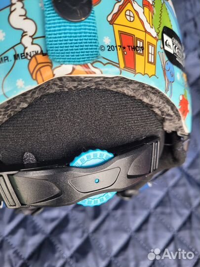 Горнолыжные очки и шлем