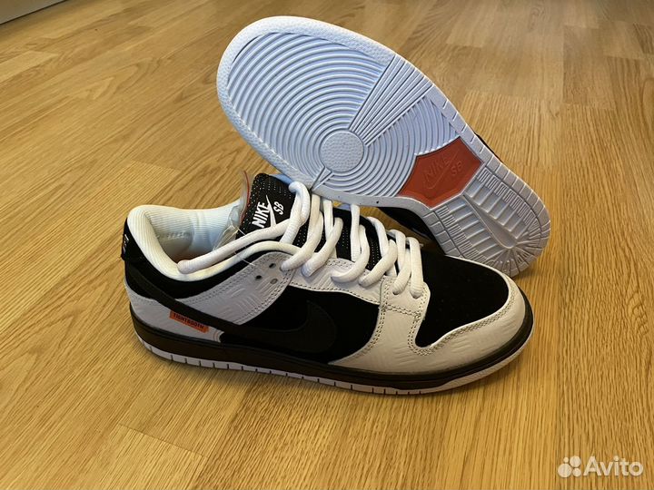 Кроссовки найк. tightbooth x Nike SB Dunk Low