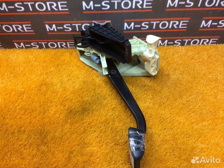 Педаль тормоза Bmw 7-Series F01 N63B44 2011