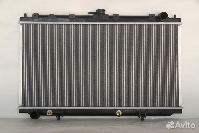 Радиатор охлаждения двигателя Nissan Primera P11
