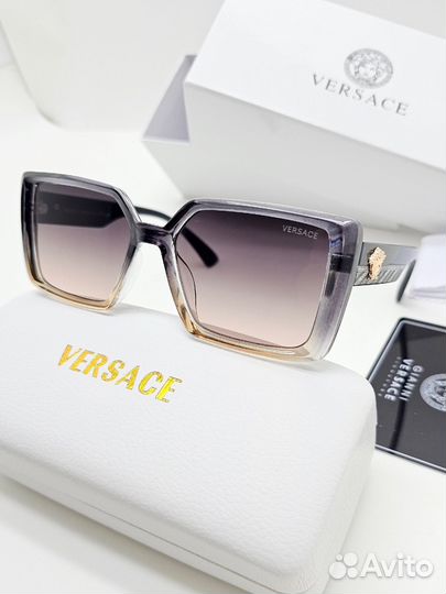 Солнцезащитные очки versace