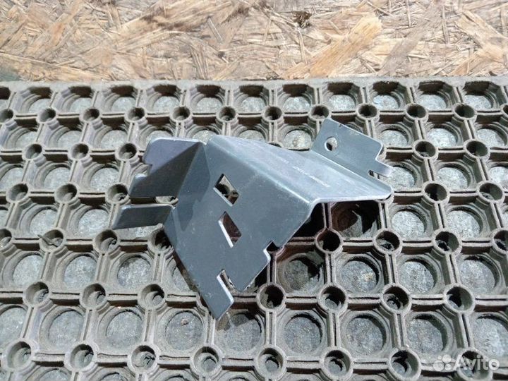 Кронштейн тормозной системы Scania P8X400 самосвал