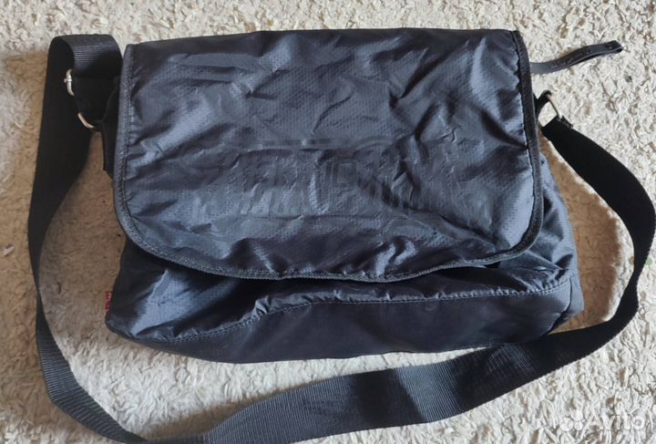 Новые сумка,рюкзак,шарф и перчатки Levi's оригинал