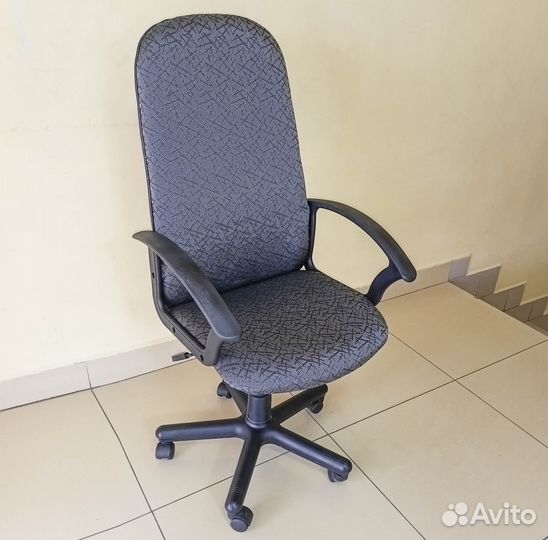 Компьютерное кресло 