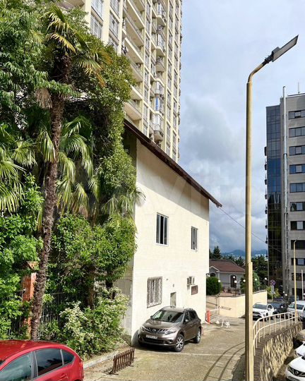 Трехэтажный дом в самом центре Сочи