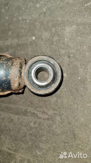 Задний амортизатор Toyota Land Cruiser 200