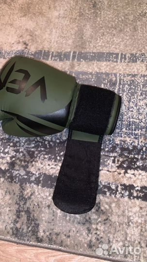 Боксерские перчатки 10 oz venum