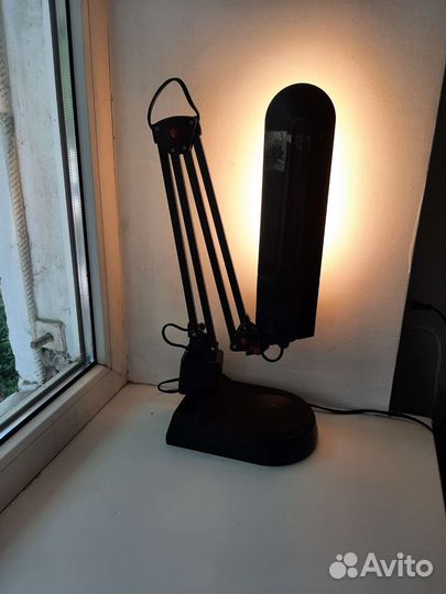 В доставке Лампа настольная