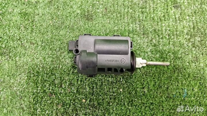 Замок лючка бензобака Opel astra H 2010