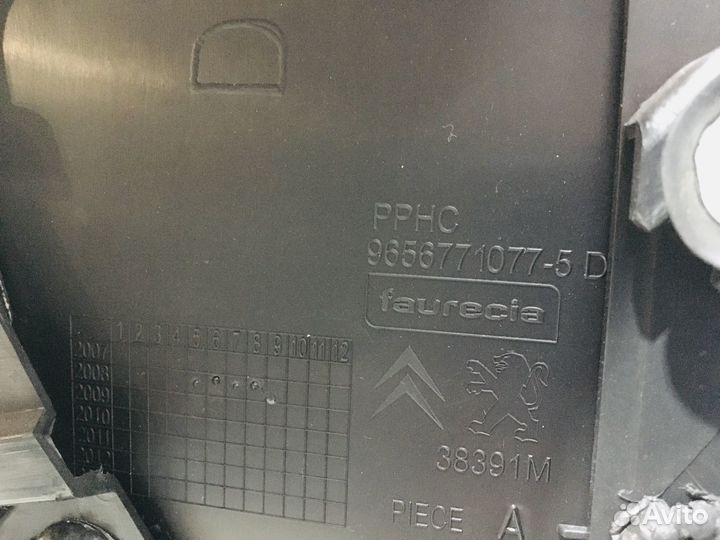 Обшивка двери передняя правая Peugeot 308 1.6 EP6