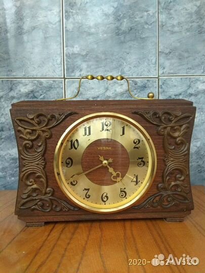 Настольные часы Весна