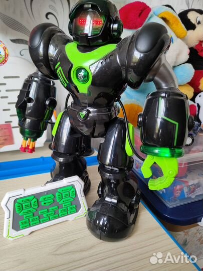 Игрушка робот с пультом